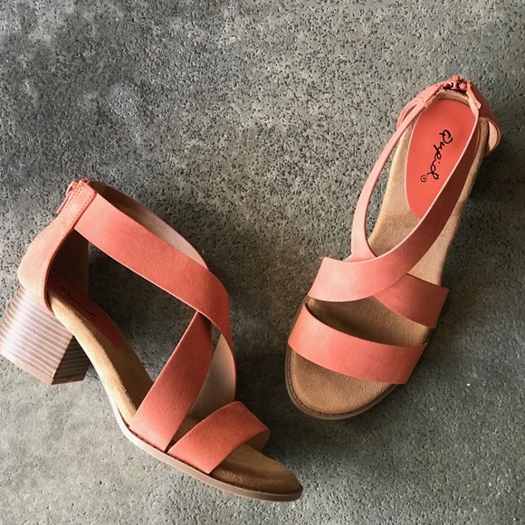 1 left! Qupid Coral Suede Low Block Heel Sandal 7 - Picture 2 of 8